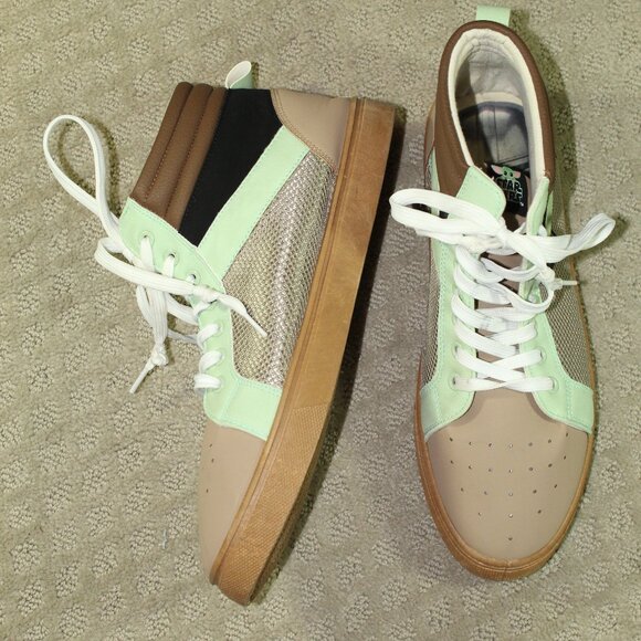 NWOT Star Wars Grogu Men's Sz 10 Green and Tan Mandalorian High Top Sneakers - Picture 1 of 8